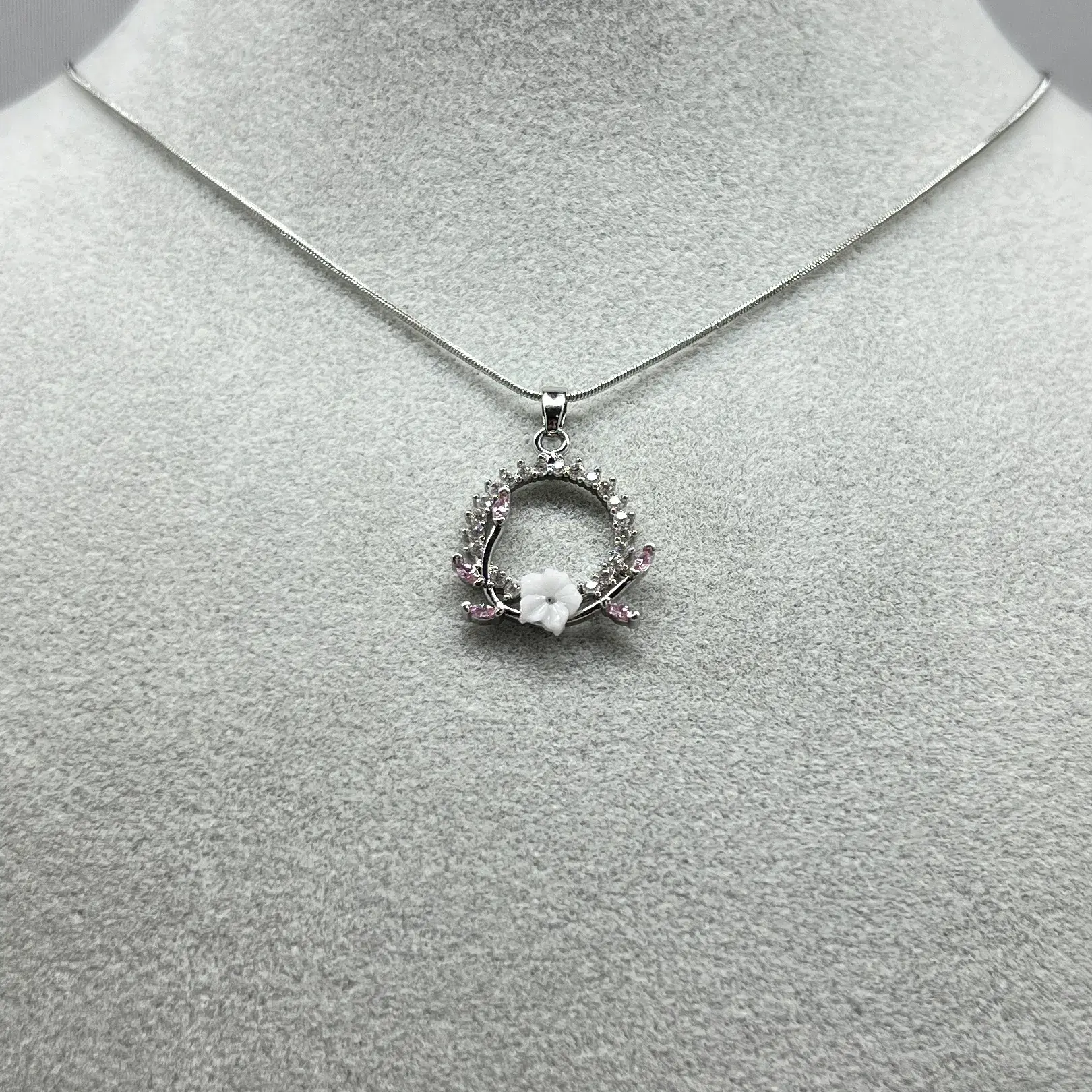 ÇELİK I Taşlı Çiçek Kolye