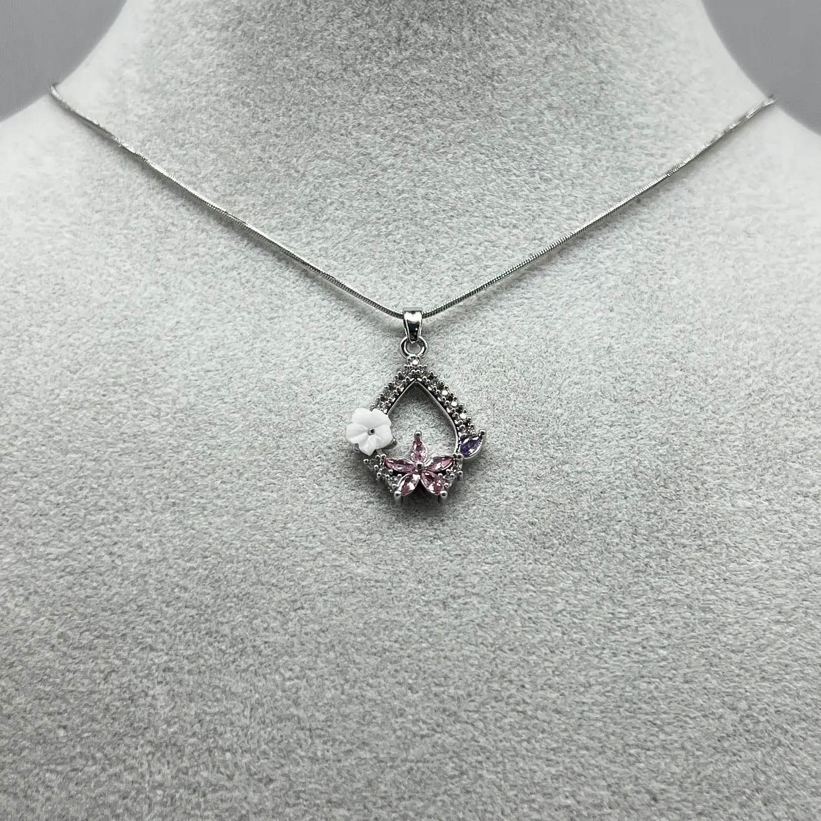 ÇELİK I Taşlı Çiçek Kolye