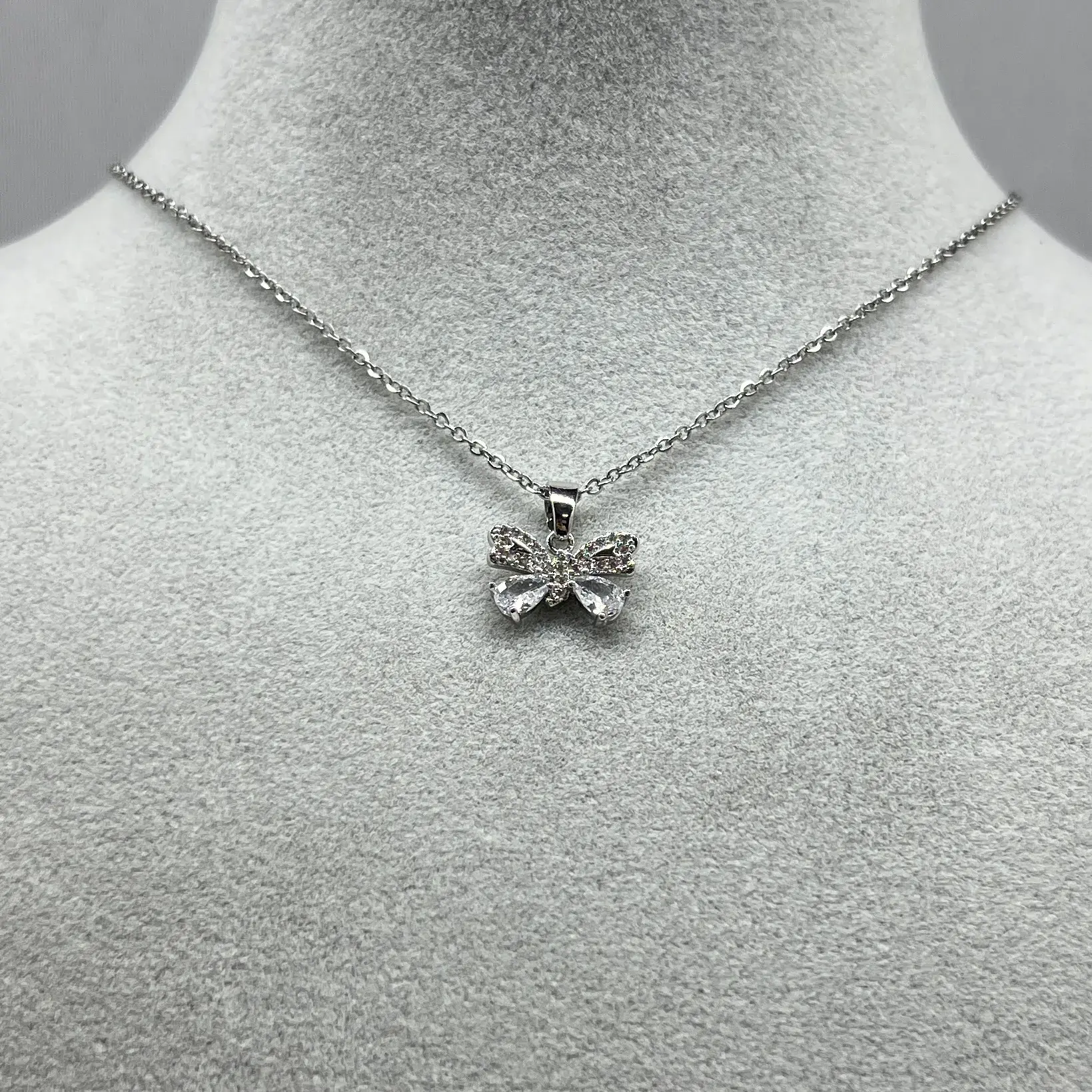 ÇELİK I Taşlı Kelebek Kolye