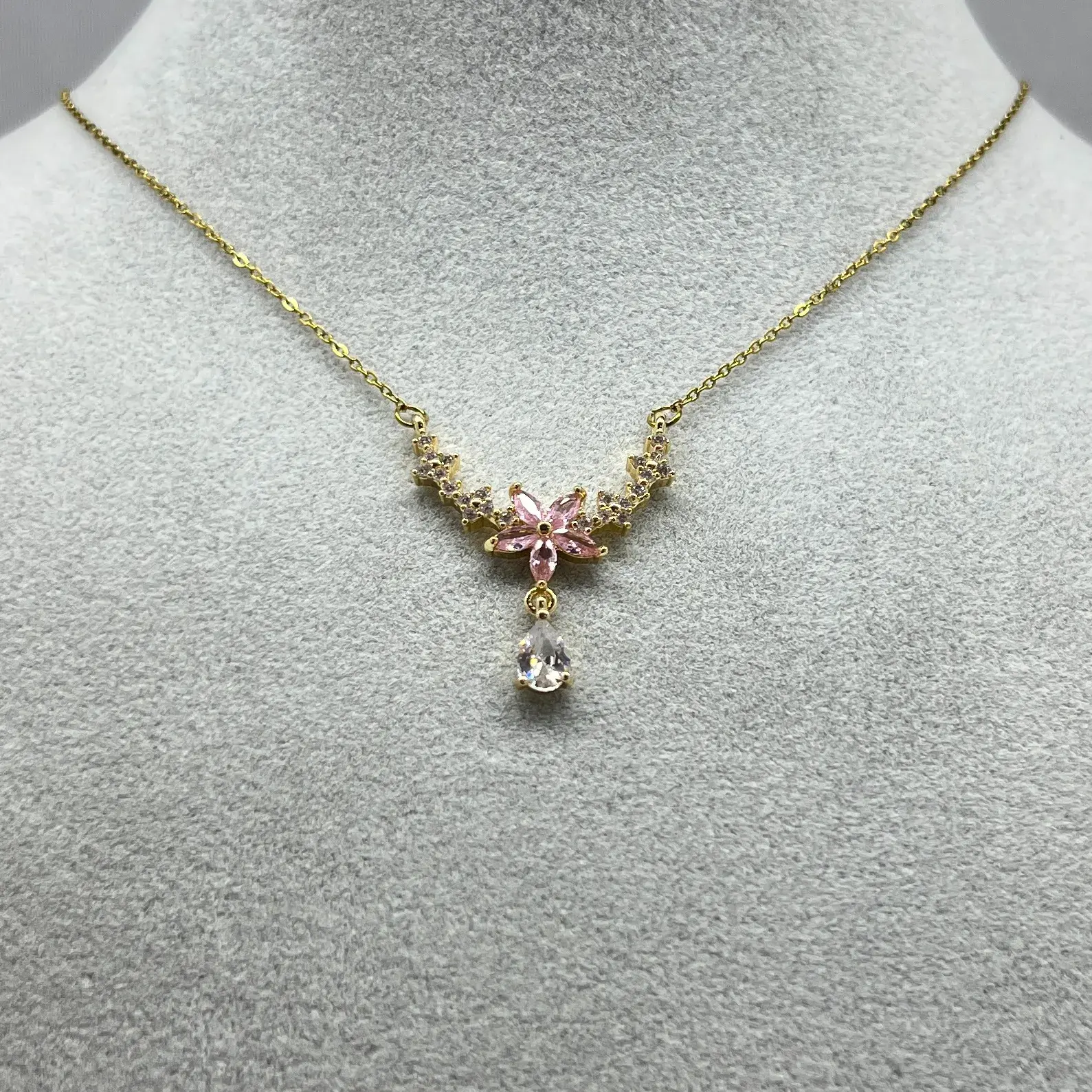 ÇELİK I Taşlı Çiçek Kolye