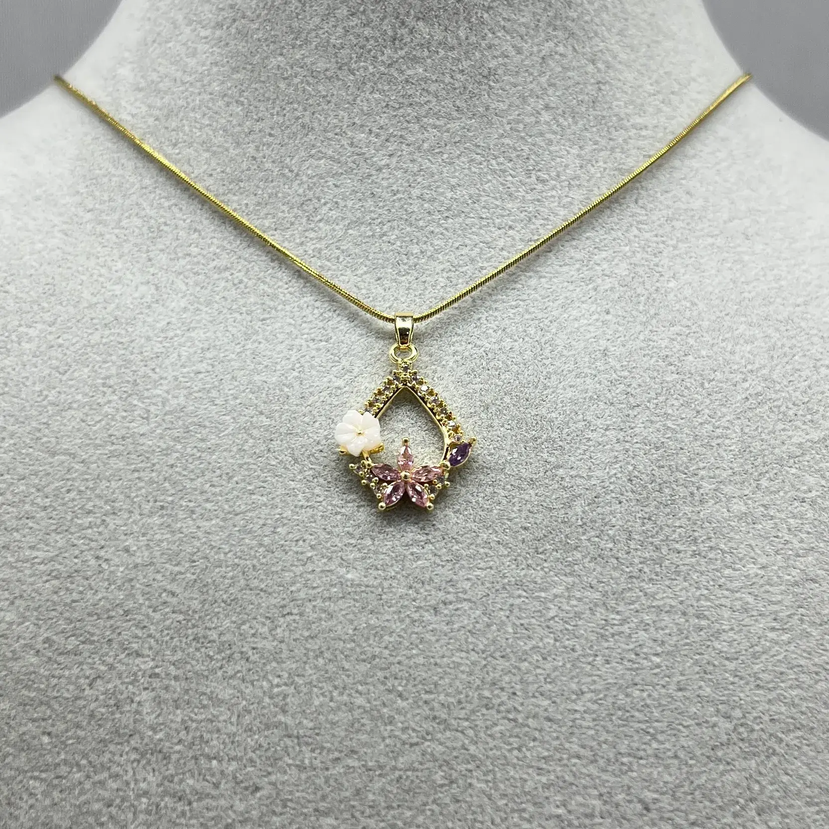 ÇELİK I Taşlı Çiçek Kolye