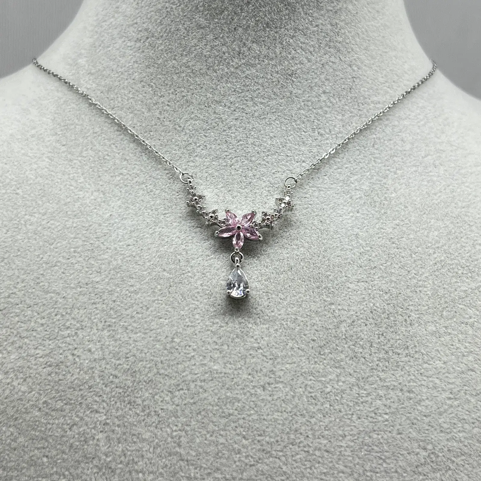 ÇELİK I Taşlı Çiçek Kolye