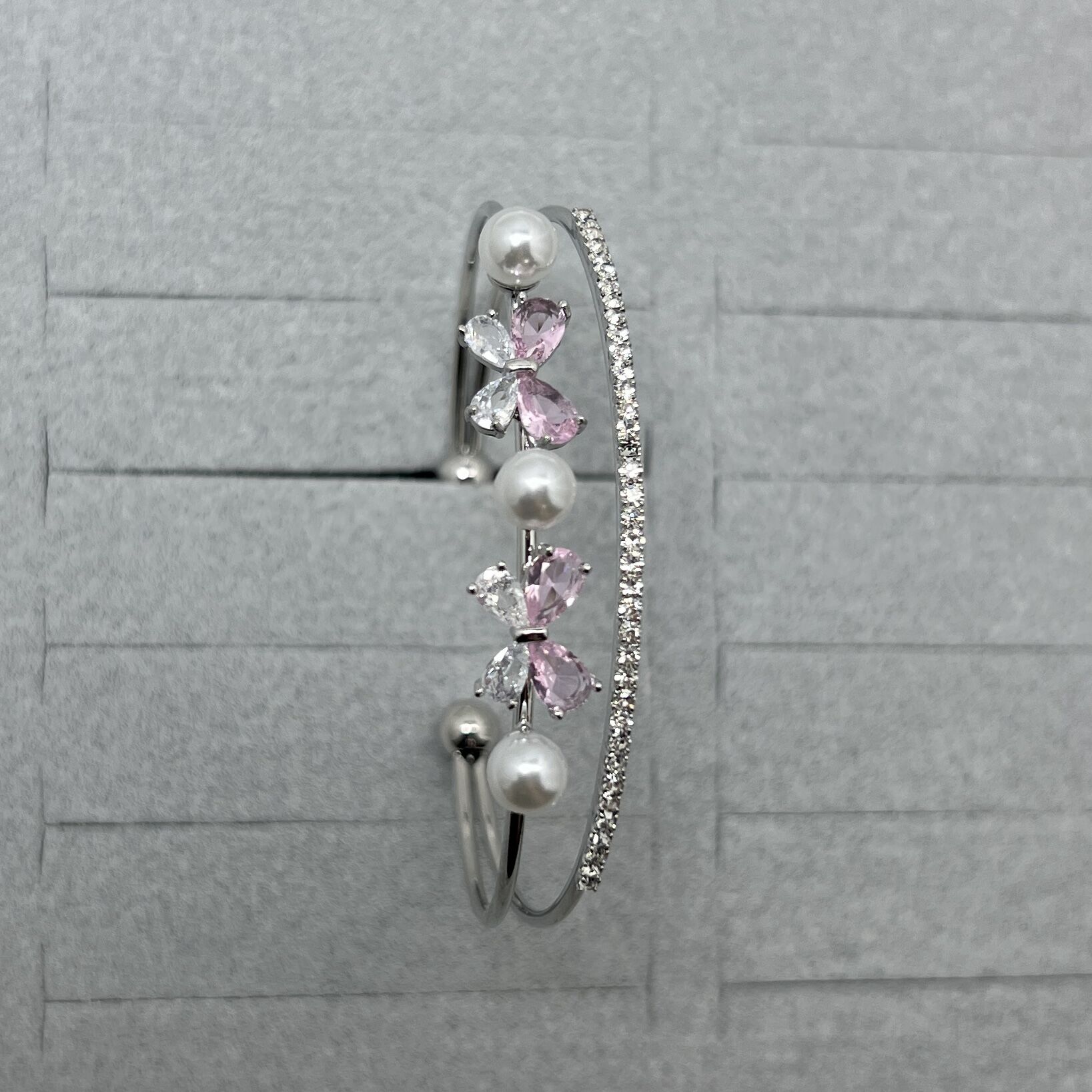 Vip I İncili Kelebek Kelepçe