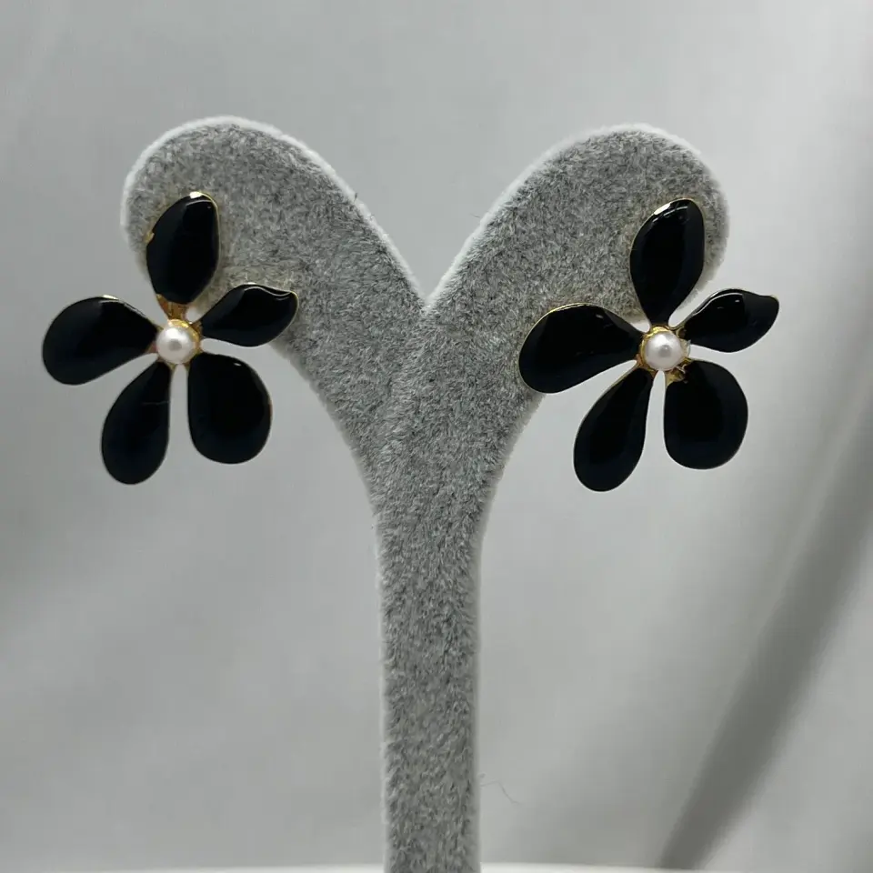 ÇELİK I Siyah Çiçek Küpe