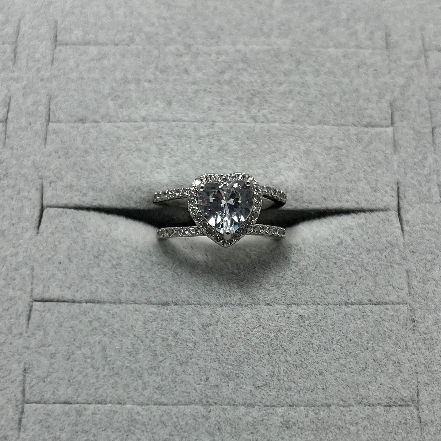 Vip I Ayarlanabilir Taşlı Yüzük