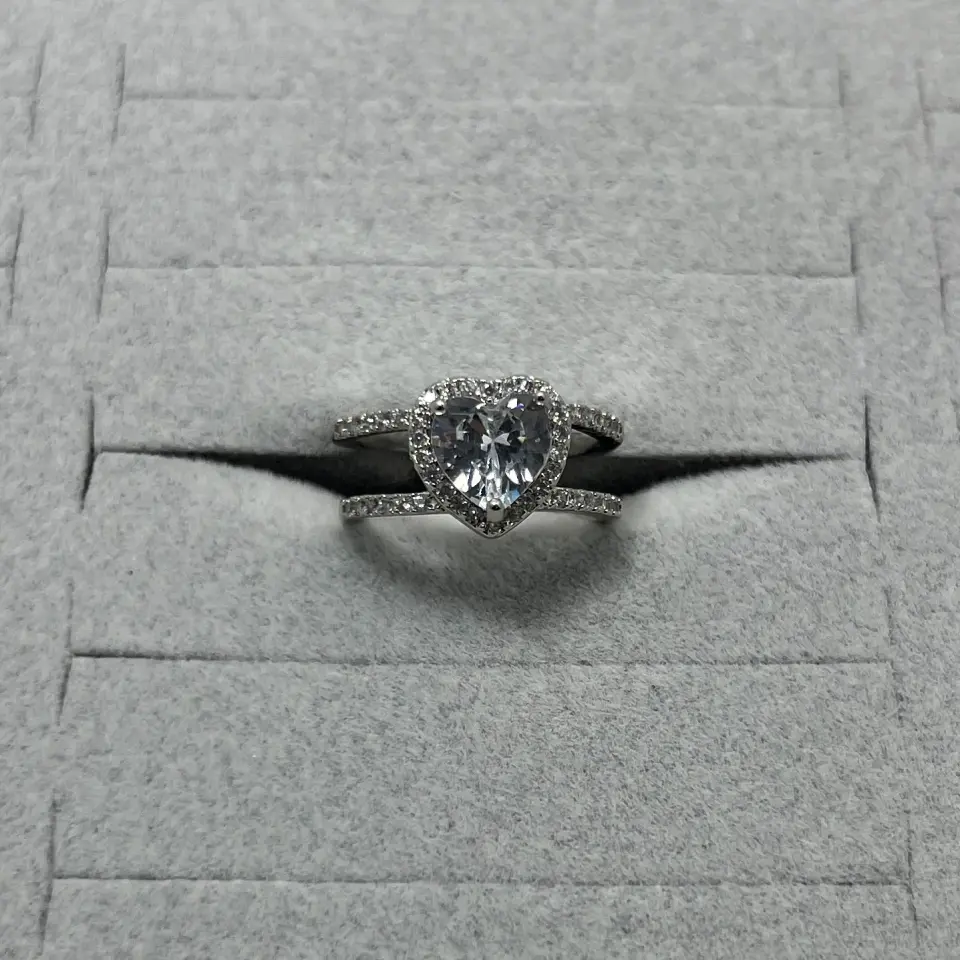 Vip I Ayarlanabilir Taşlı Yüzük