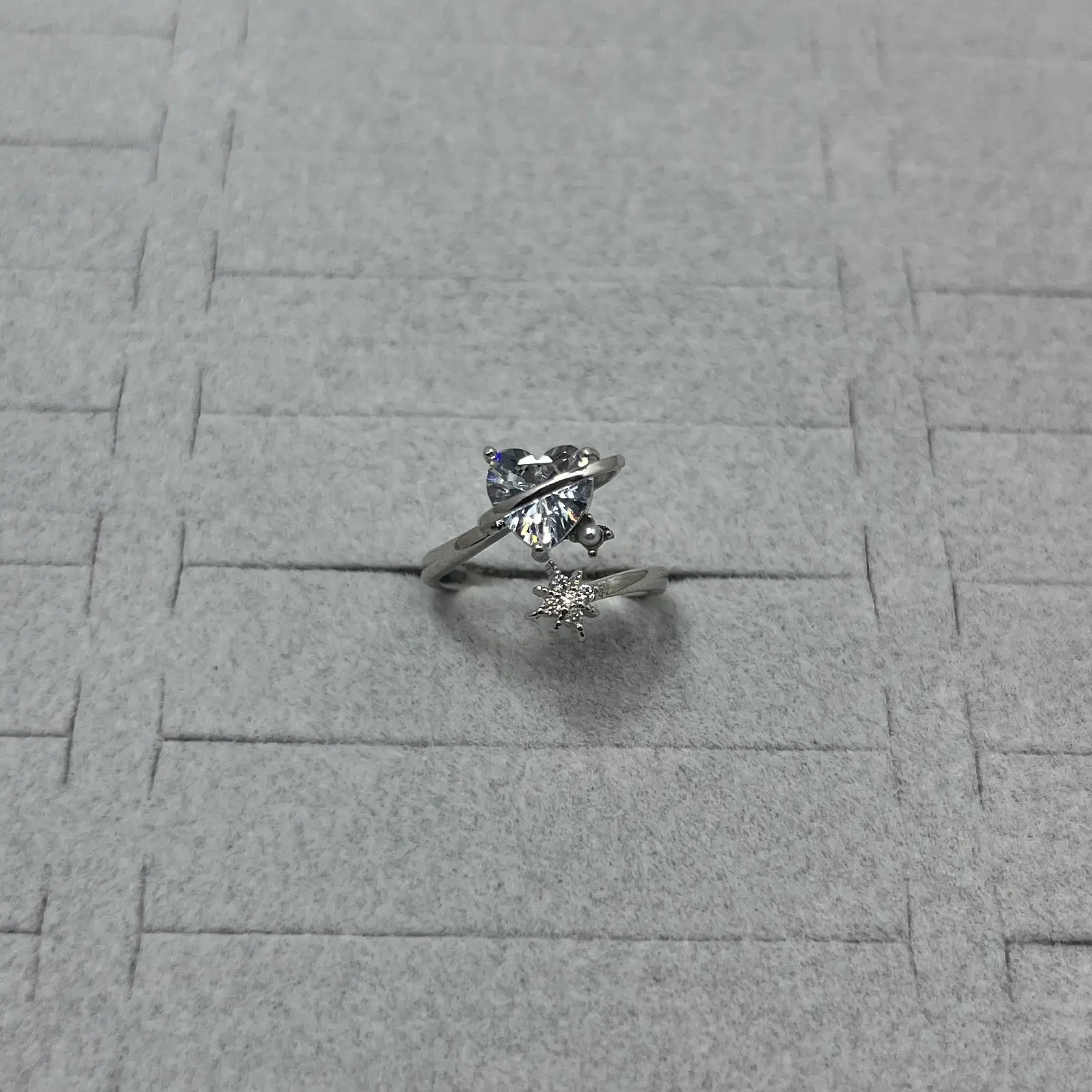 Vip I Ayarlanabilir Taşlı Kalp Yüzük