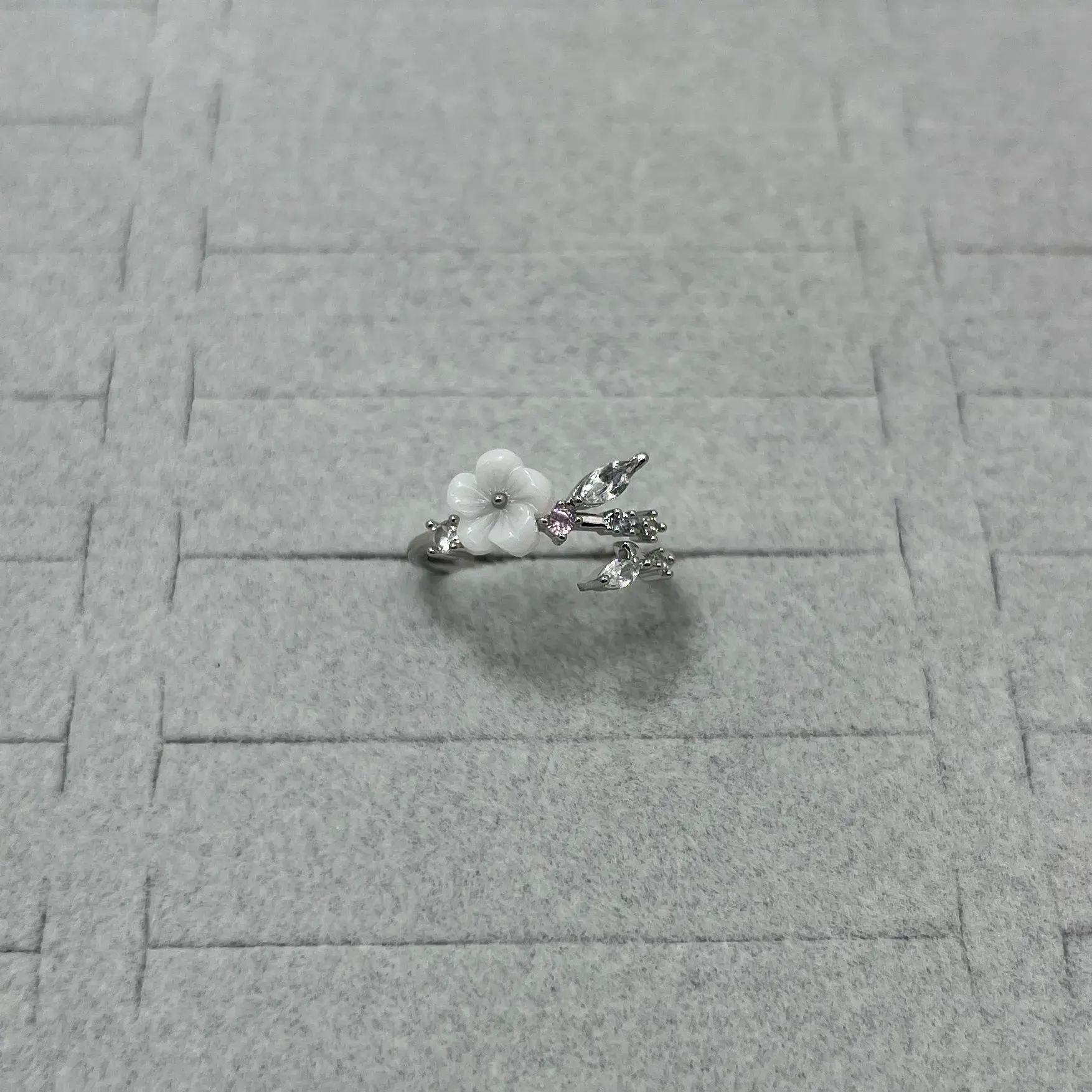 Vip I Ayarlanabilir Taşlı Çiçek Yüzük