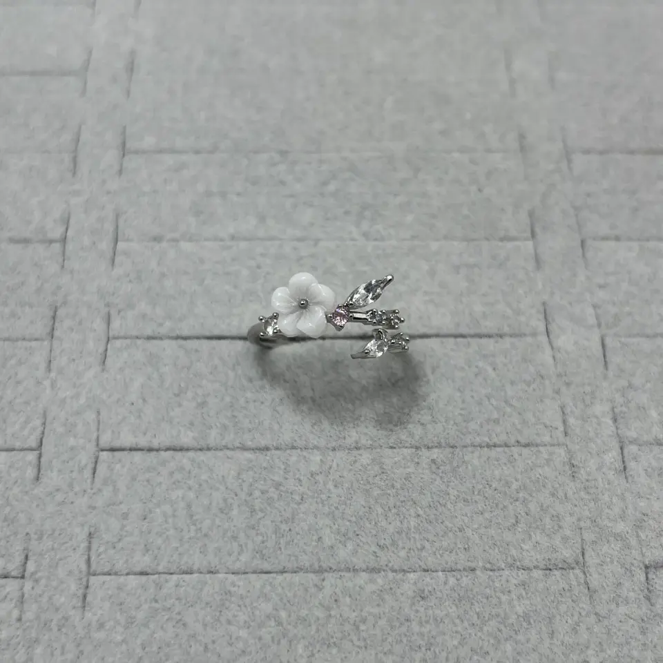 Vip I Ayarlanabilir Taşlı Çiçek Yüzük