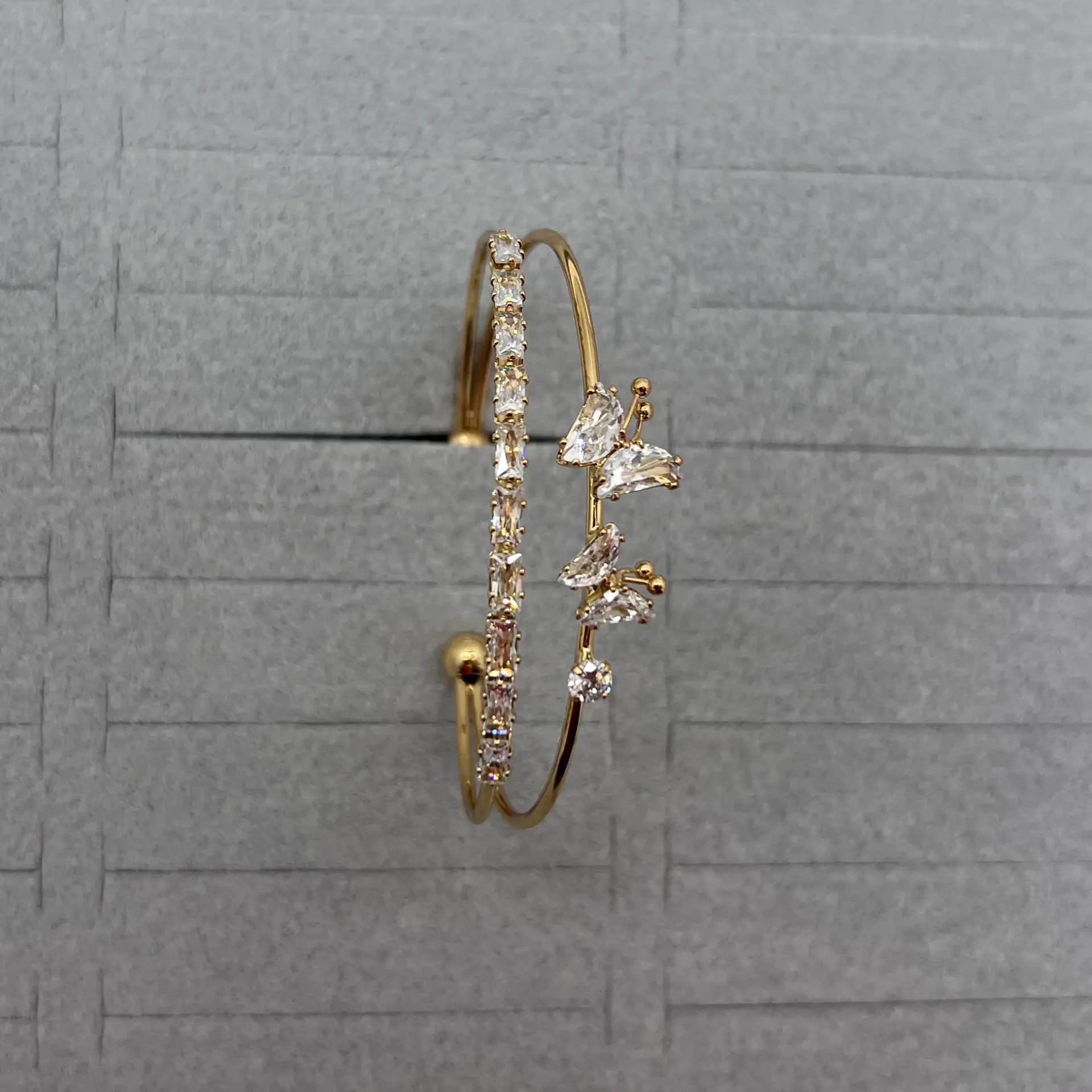 Vip I Taşlı Kelebek Kelepçe