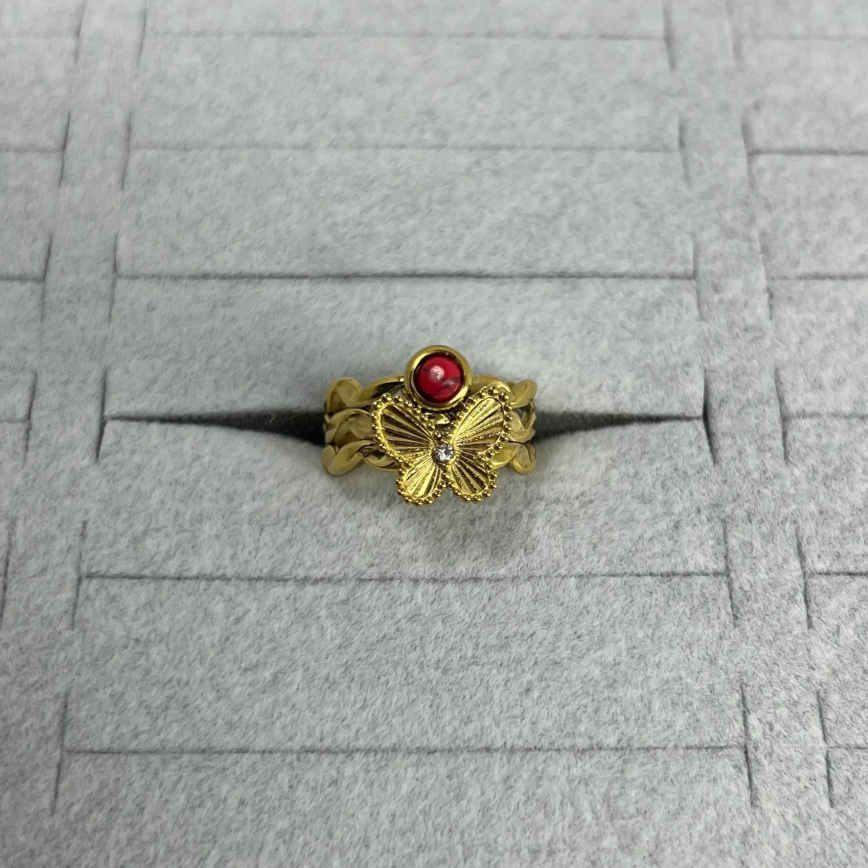ÇELİK I Ayarlanabilir Kırmızı Taşlı Kelebek Yüzük
